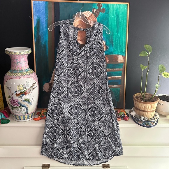 Denver Hayes Boue and White Geometric Backless Dress Small - Picture 13 of 13